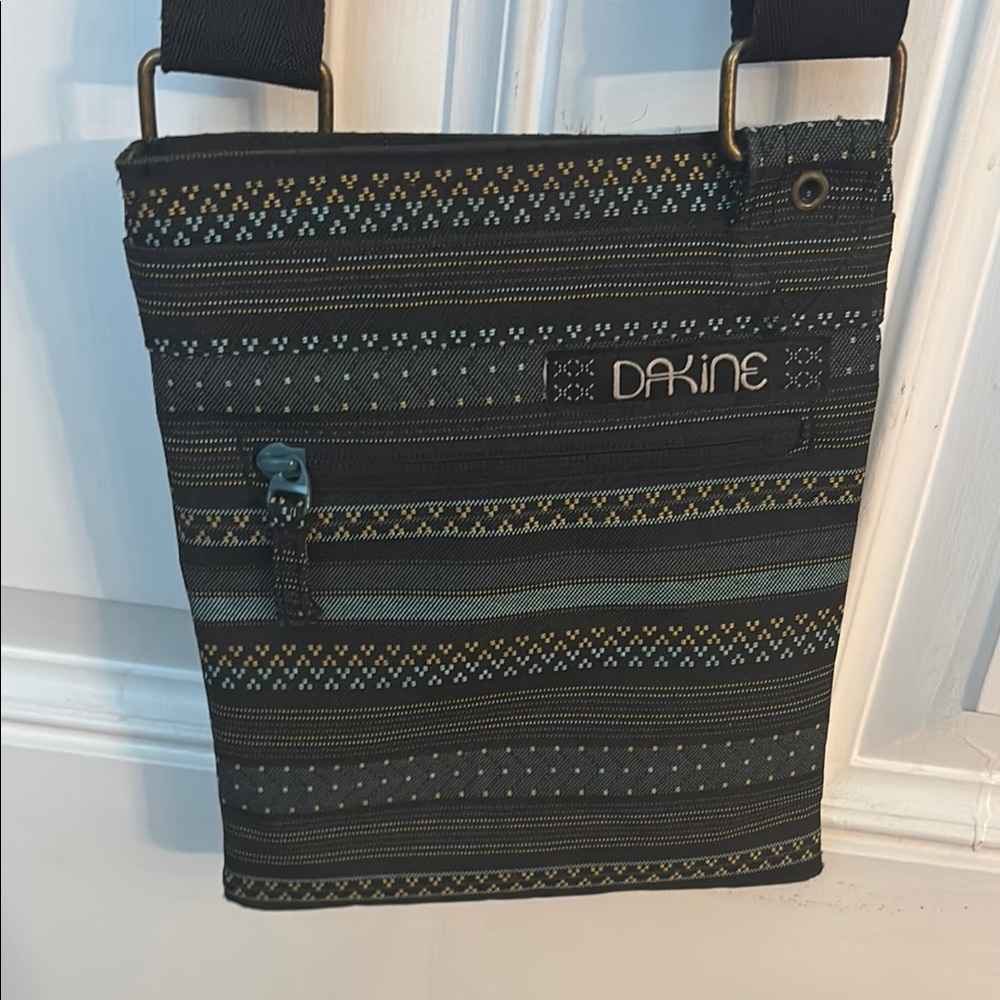 Dakine Black and Blue Messenger Bag for Everyday Use - Picture 2 of 5